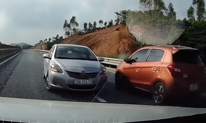 Ý thức Giao thông: Quay đầu trên cao tốc, Toyota Vios 19A 17412 sẽ bị phạt 14 hay 17 triệu đồng?